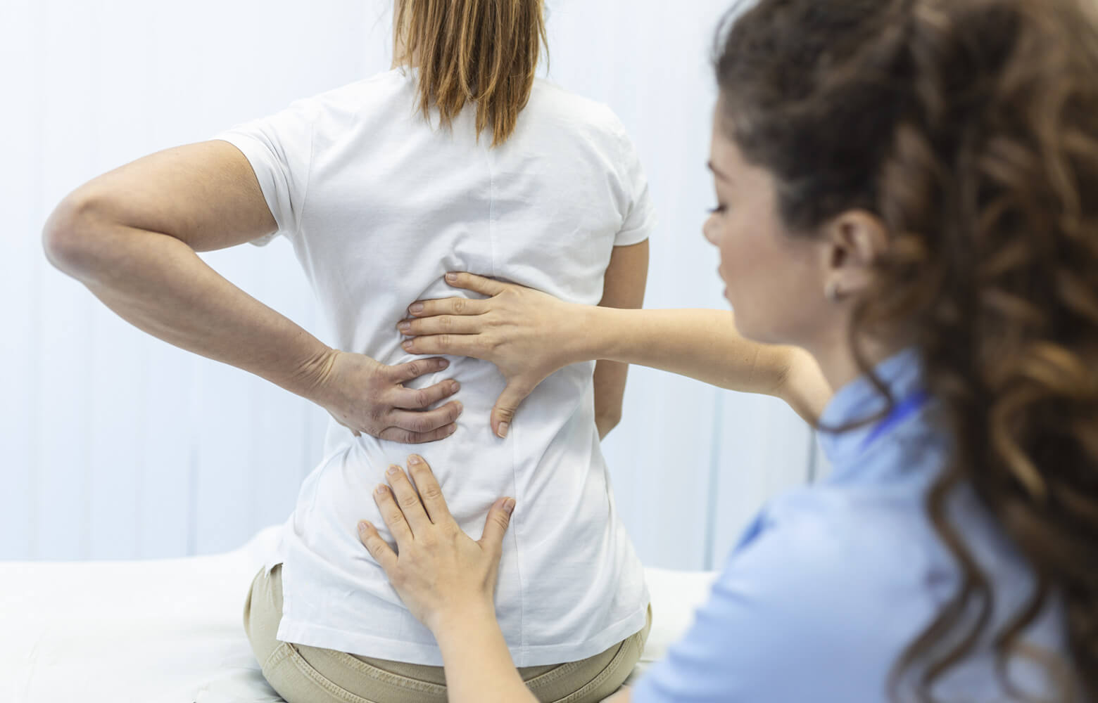 La différence entre la kinésithérapie et l’ostéopathie : savoir choisir le bon praticien