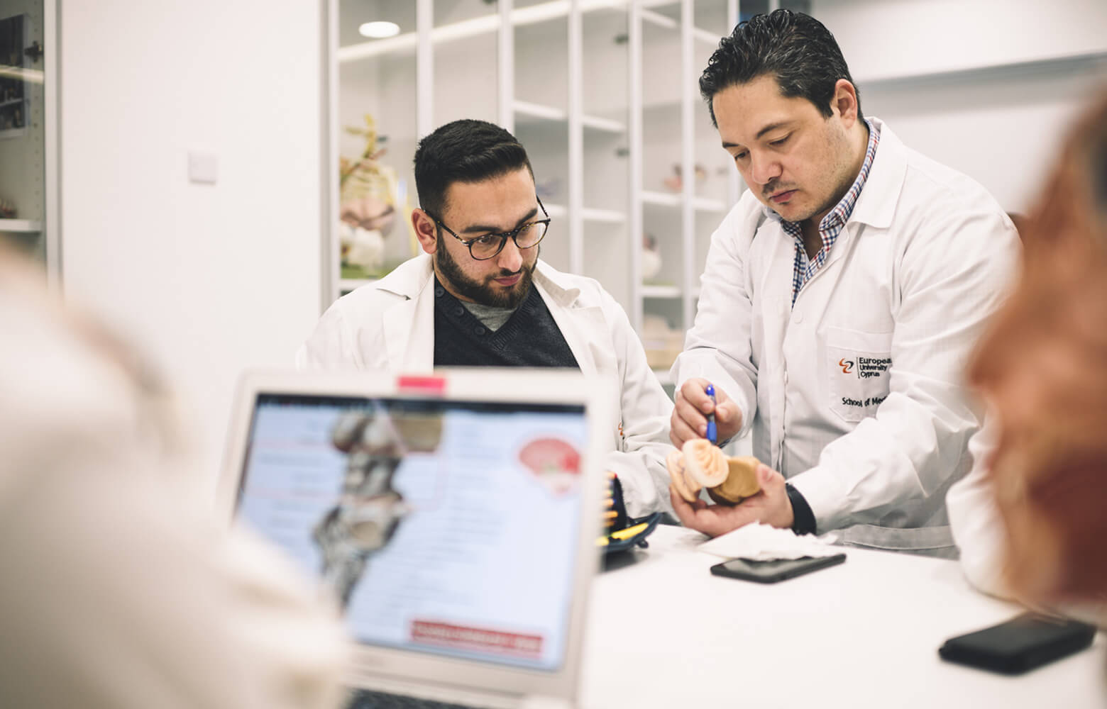 Pourquoi choisir Chypre pour vos études de santé plutôt que l’Espagne : Un guide pour les étudiants européens