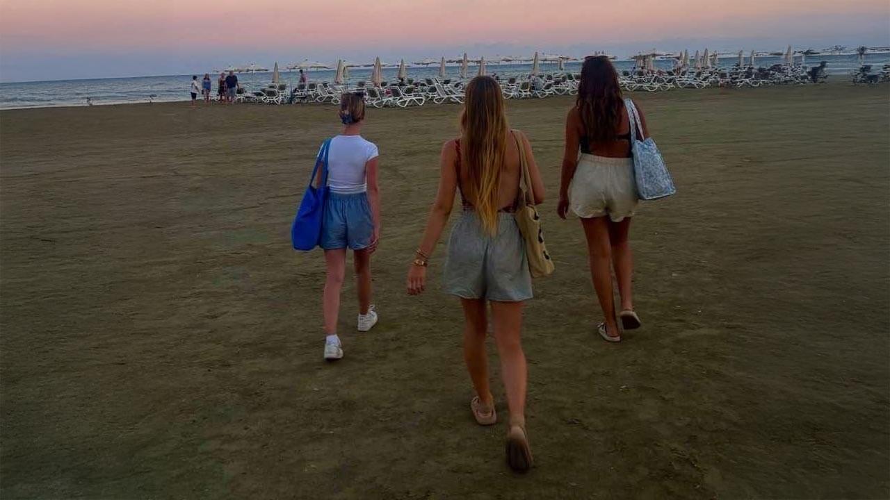 Les amies que j'ai rencontrées à Chypre m'ont énormément aidée.