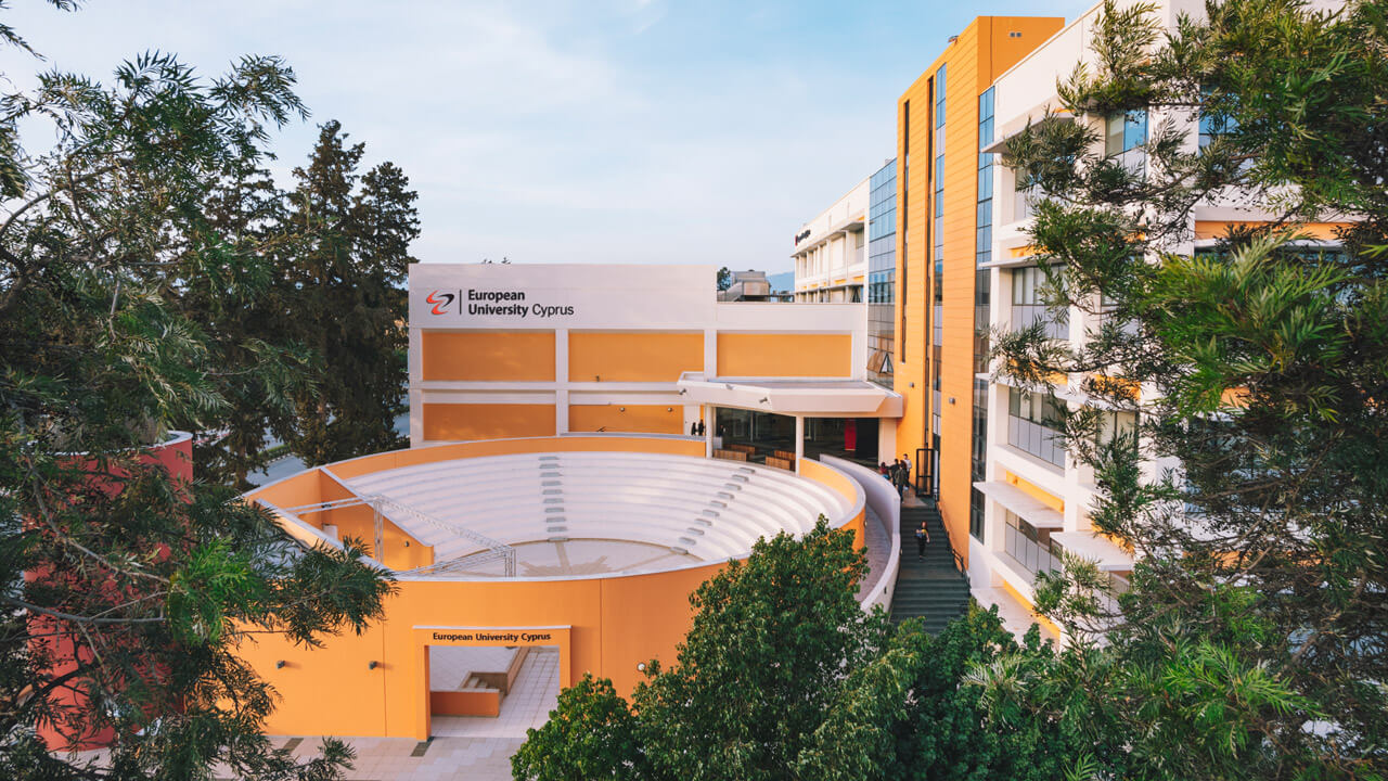 l'European University Cyprus (EUC), à Nicosie.